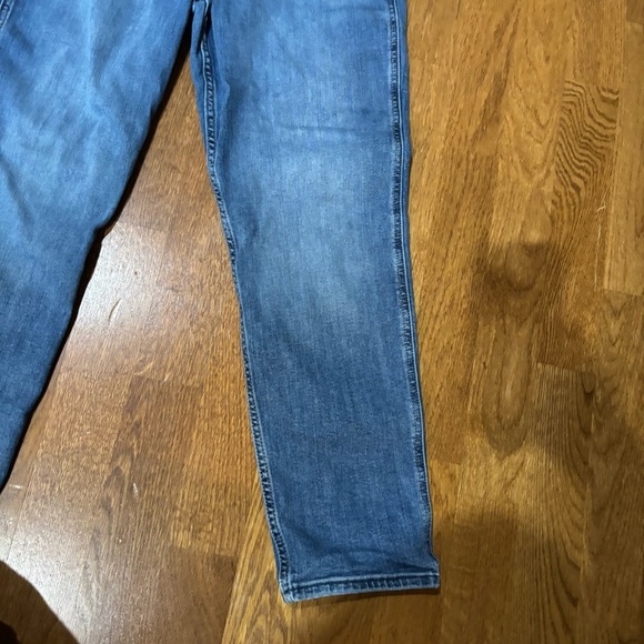 Abercrombie and Fitch, the Mom high-rise jeans straight leg size 27 - Picture 8 of 16